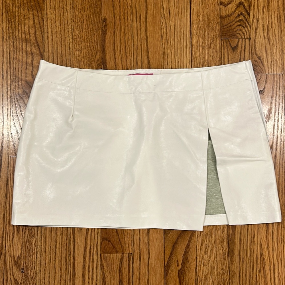 Edikted Armina Low Rise Faux Leather Slitted Mini Skirt